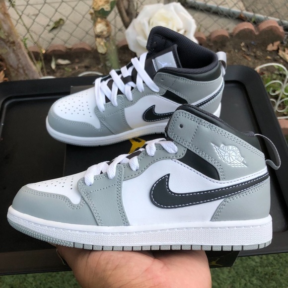 Air Jordan 1 Mid “Light Smoke Grey” Size 10c Toddler - Picture 4 of 8